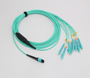 LWL Kabel OM3 mit MPO und LC Steckern